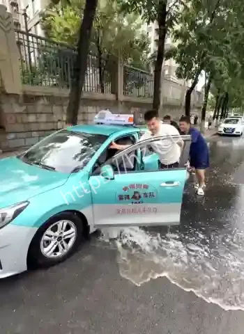 暴雨淹没抚顺
